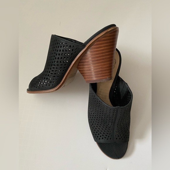 Vince Camuto Peep toe sandal - Picture 3 of 13